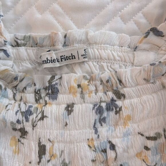 White floral Abercrombie and fitch tank top with stretch - size S lightly worn - Picture 2 of 4